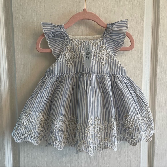 NEW Baby Gap Baby Girls Eyelet Sundress with Bloomer - Picture 3 of 7